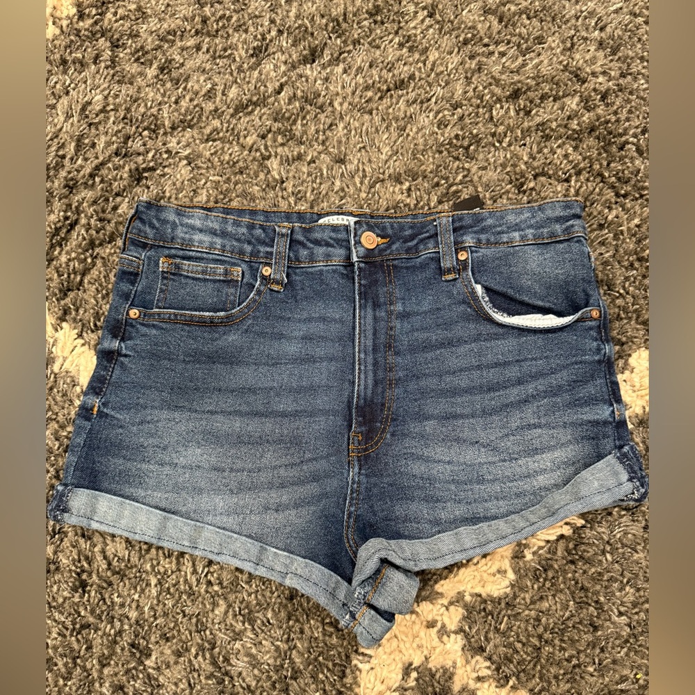 Celebrity Pink denim shorts size‎ 17/33 NWOT